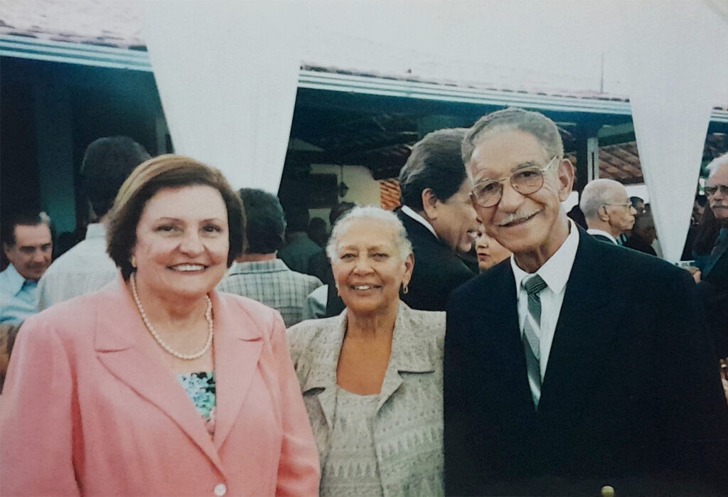 Clube Social de CMD, Teiado e Inezinha com Célia (esposa do Chico da Carmen, idealizador, fundador e diretor do Clube, conjuntamente com o irmão Eliezer) - 1990