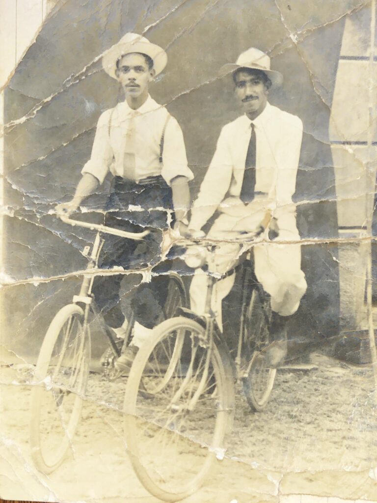 Teiado andando de bicicleta - 1940